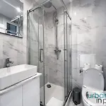 Urban Flat 24 - Charming In Apartment