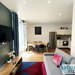 Urban Flat 24 - Charming In Apartment